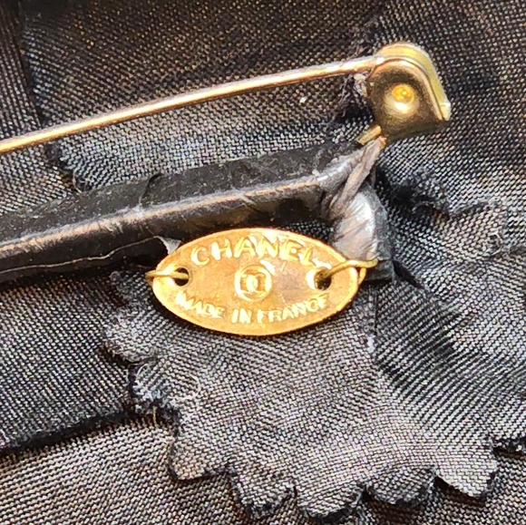 100% Silk Black Camelia Flower Pin Brooch with Black Box - Picture 8 of 8